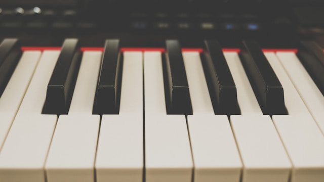 Piano Teacher Guidance for Adults Returning to Music Lessons