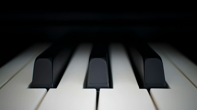 9 Piano Teacher Lesson Ideas for Students Preparing for Performances